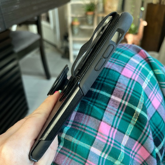 Iphone 7plus Otterbox black case - Picture 3 of 6